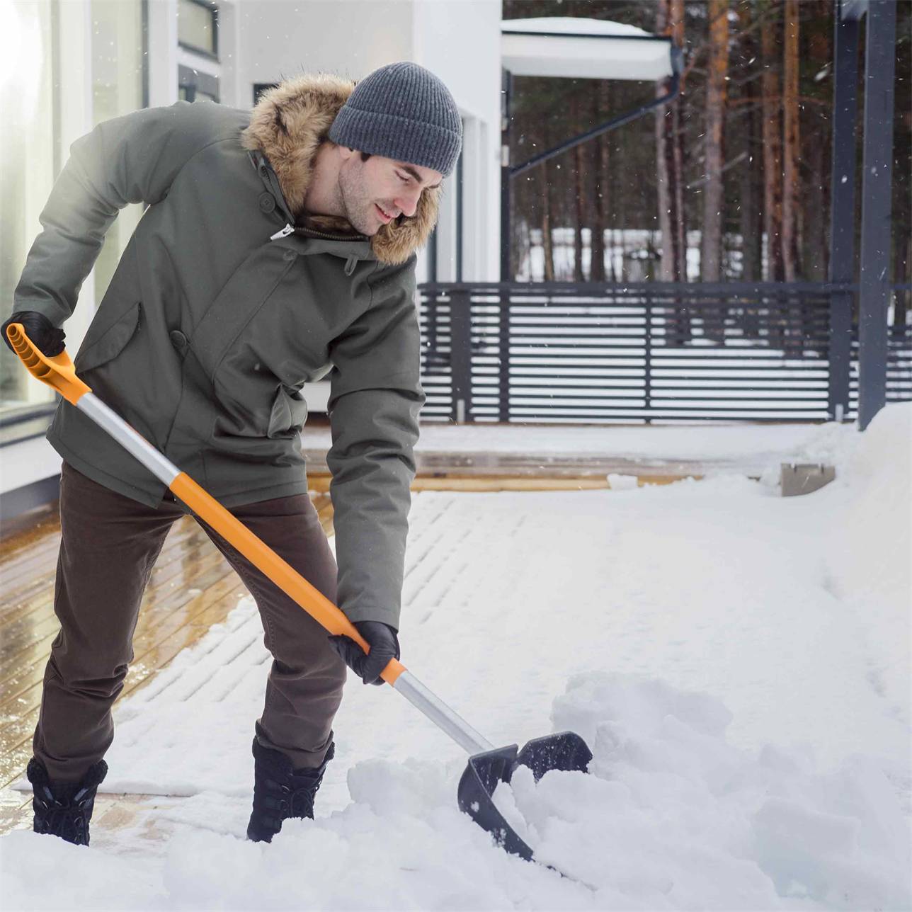 Snöskyffel Fiskars X-series