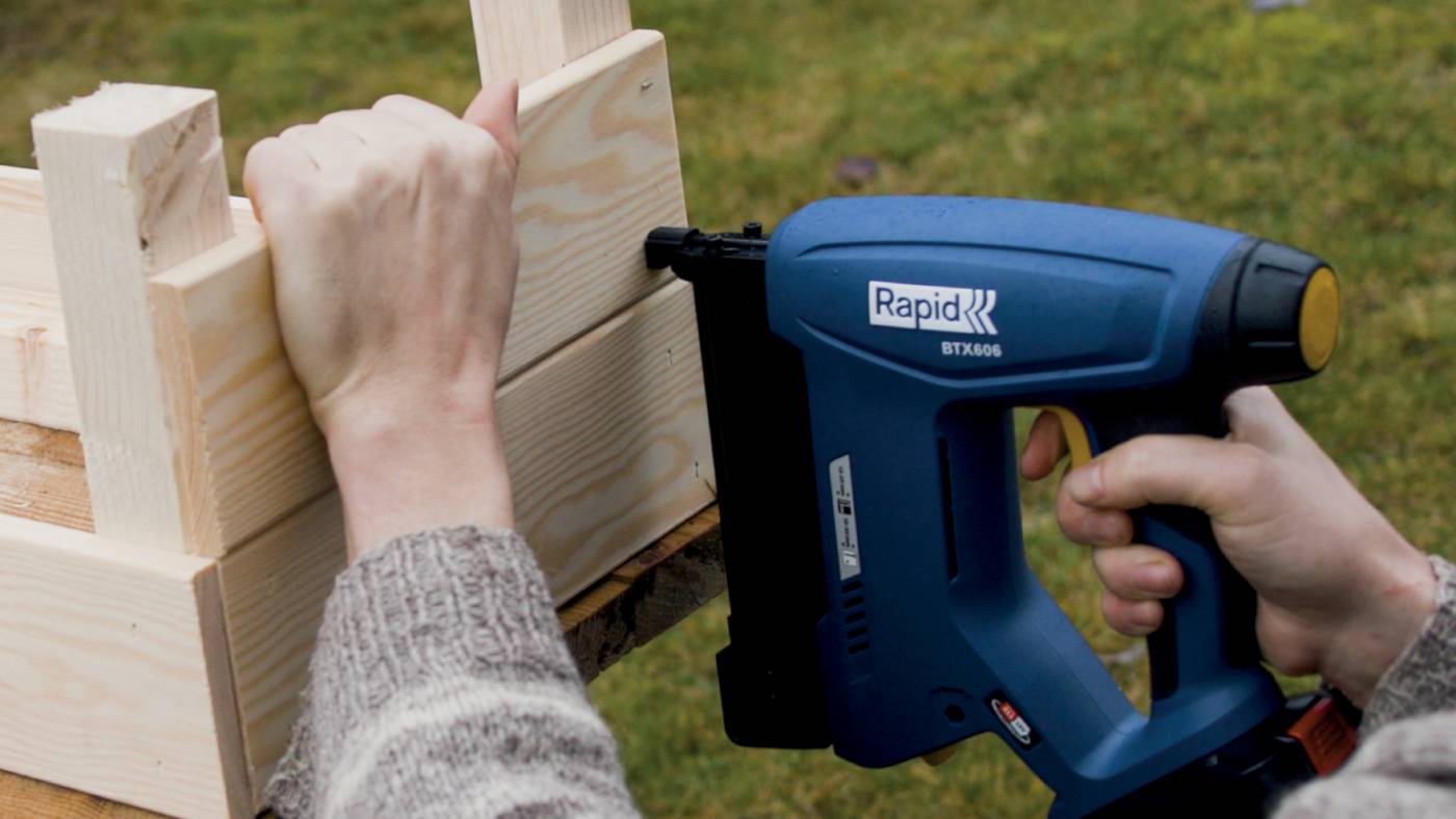 Battery-powered staple gun Rapid BTX606