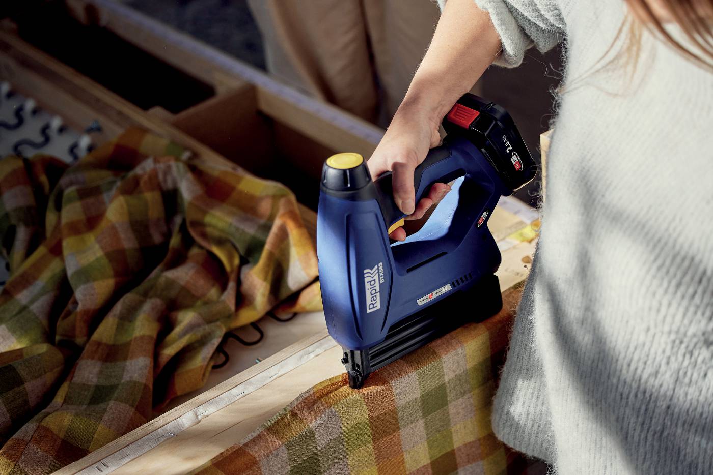 Battery-powered staple gun Rapid BT553