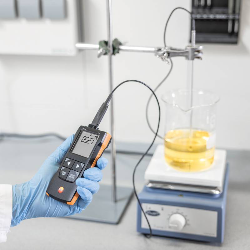 Industrial thermometer Testo 110