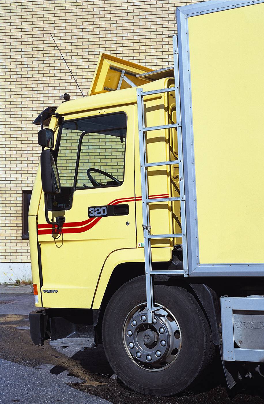 Body/Cab ladder W.steps Ladders